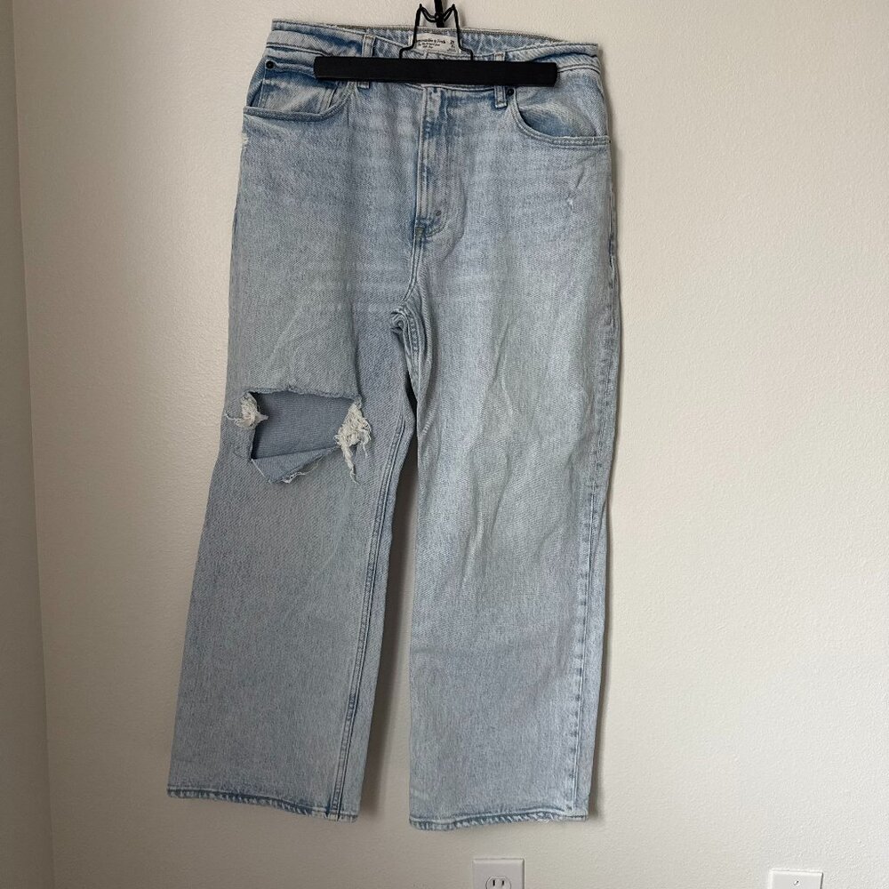 Abercrombie & Fitch The 90s Relaxed High Rise Ripped Jeans 29/8P XS inseam